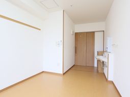 洋風デザインの明るい居室