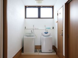 洗濯機と洗面所