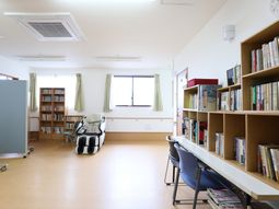 多目的室の明るい空間