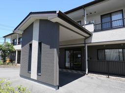 現代的な建物のエントランス