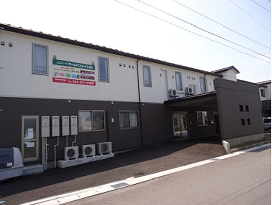 建物正面の外観  