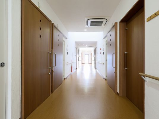 整然とした廊下