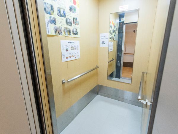エレベーター前廊下