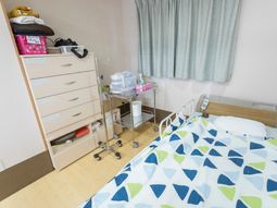 居室のベッドと収納