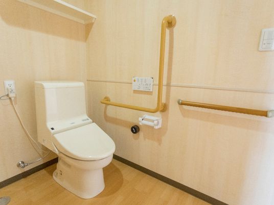 バリアフリー設計のトイレ