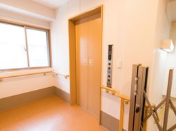 エレベーターのある廊下