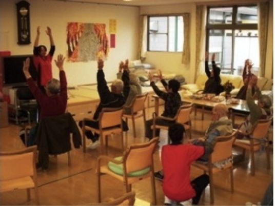 機能訓練室の運動風景