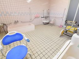 バリアフリーの浴室設備