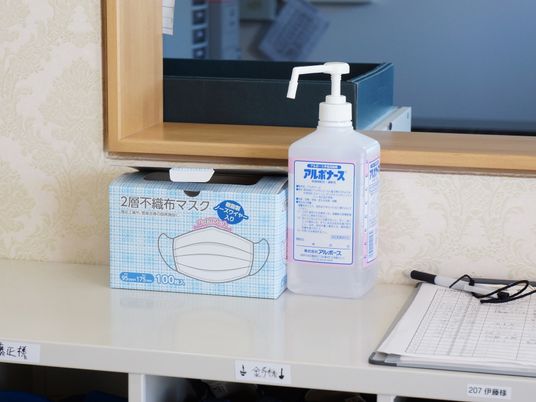 衛生管理用品が並ぶデスク