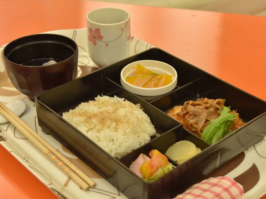 和食そうざいの食事風景
