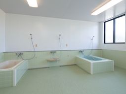 清潔な浴室設備