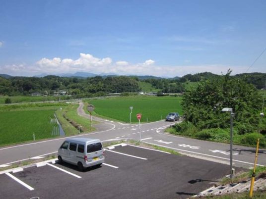 緑豊かな駐車場景観