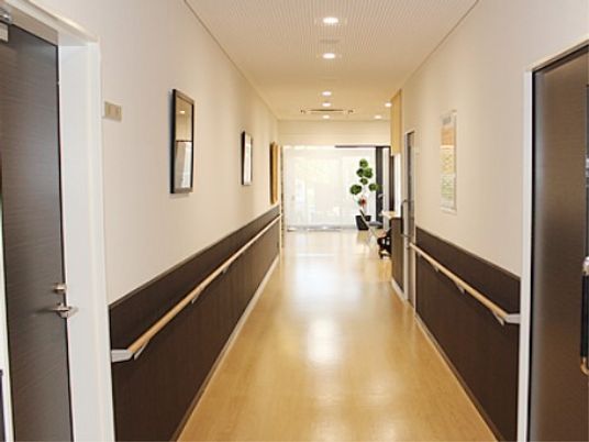 明るい廊下の様子