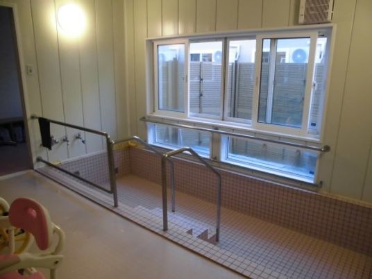 浴室の手すりと座席