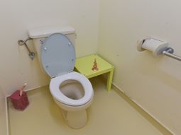 手すり付きトイレの様子