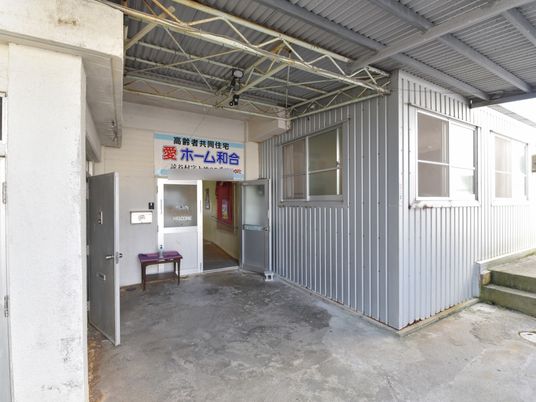 エントランスの外観