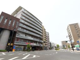街角の大きな建物