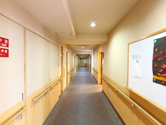 清潔な長い廊下
