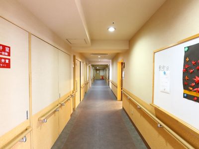 清潔な長い廊下