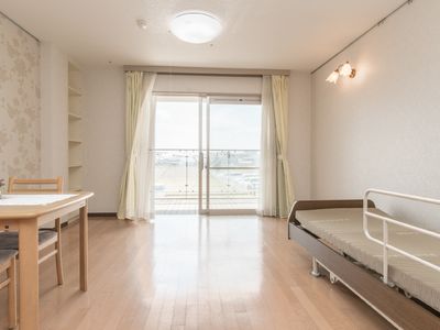 居室の明るい内装