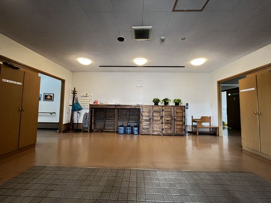 落ち着いた雰囲気の廊下