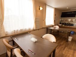 明るいダイニングスペース