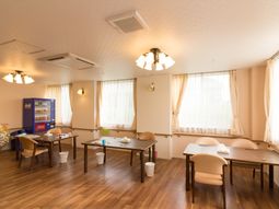 明るいダイニングスペース