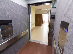 エレベーター前の廊下