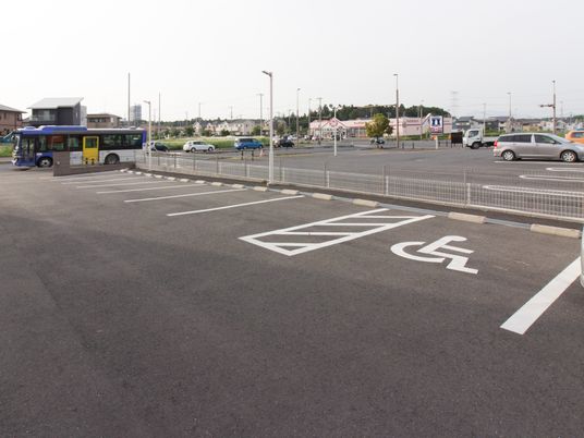 バス停付近の駐車スペース