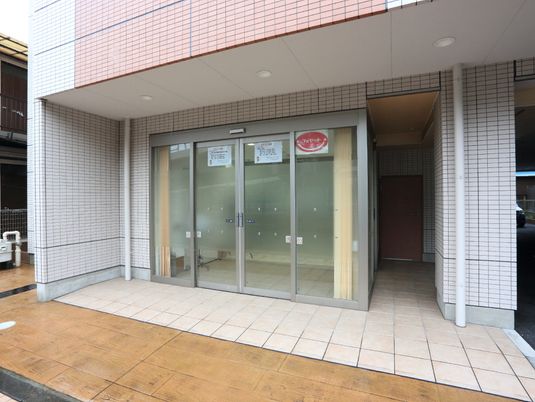 エントランスの入口風景