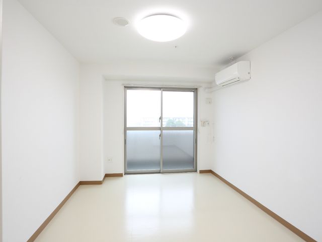 空室の居室 居室 清潔感のあふれる明るい空間の居室です。個々のニーズに合わせて、自由にアレンジ可能な部屋となっております。