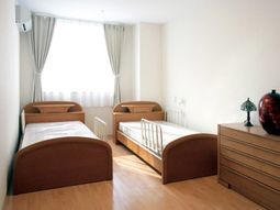 明るい居室の二人部屋