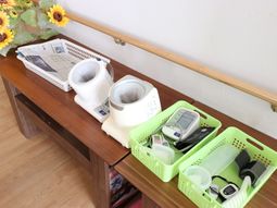 健康管理器具が置かれた棚