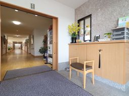 廊下の明るい風景