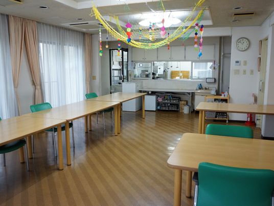 広々とした食堂の様子