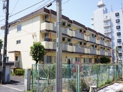 多階層の建物外観