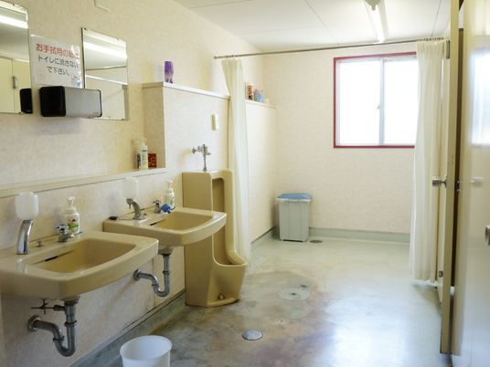 清潔な浴室の内観