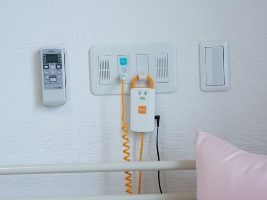 コールボタンとリモコン設備