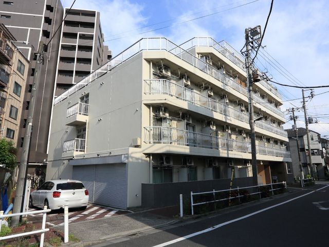 多層建築の外観 施設外観 日当たりの良い外観を持つ建物です。見学を希望する方は、いつでもお問い合わせください。