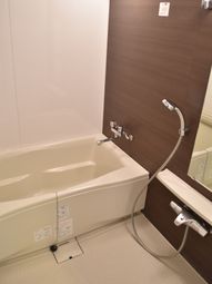 清潔なバスルーム施設