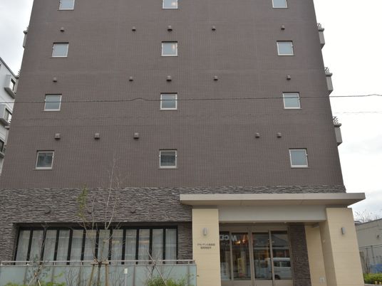 多階層建物のエントランス