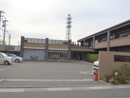 施設の落ち着いた外観