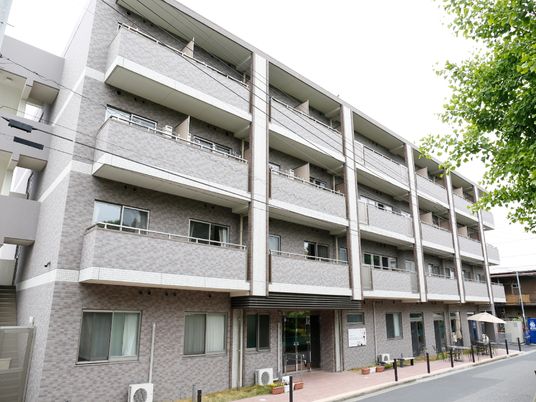 モダンな建物の外観