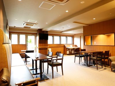 暖かみのある食堂光景