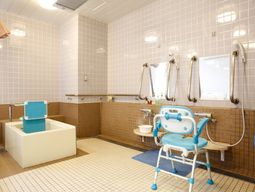 バリアフリーな浴室施設