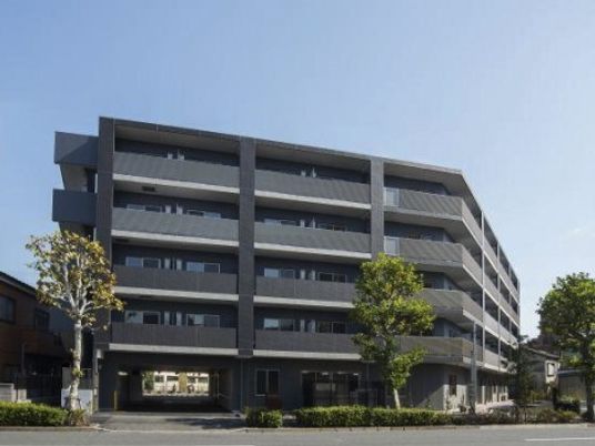 多階層の建物外観