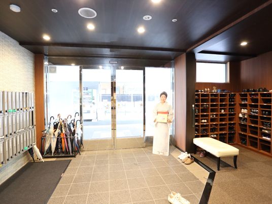 入口と靴箱のエントランス