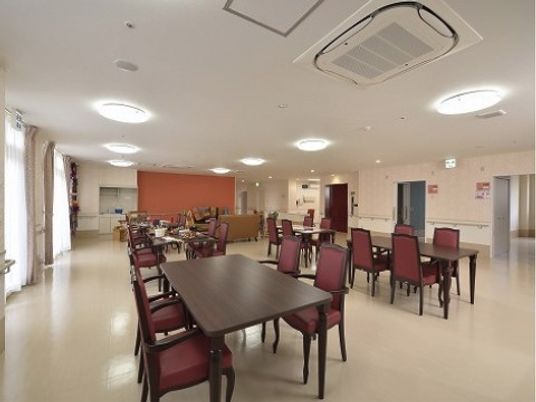 広々としたダイニング空間