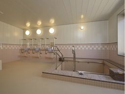 ゆったりした浴室施設