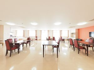 明るく清潔な食堂